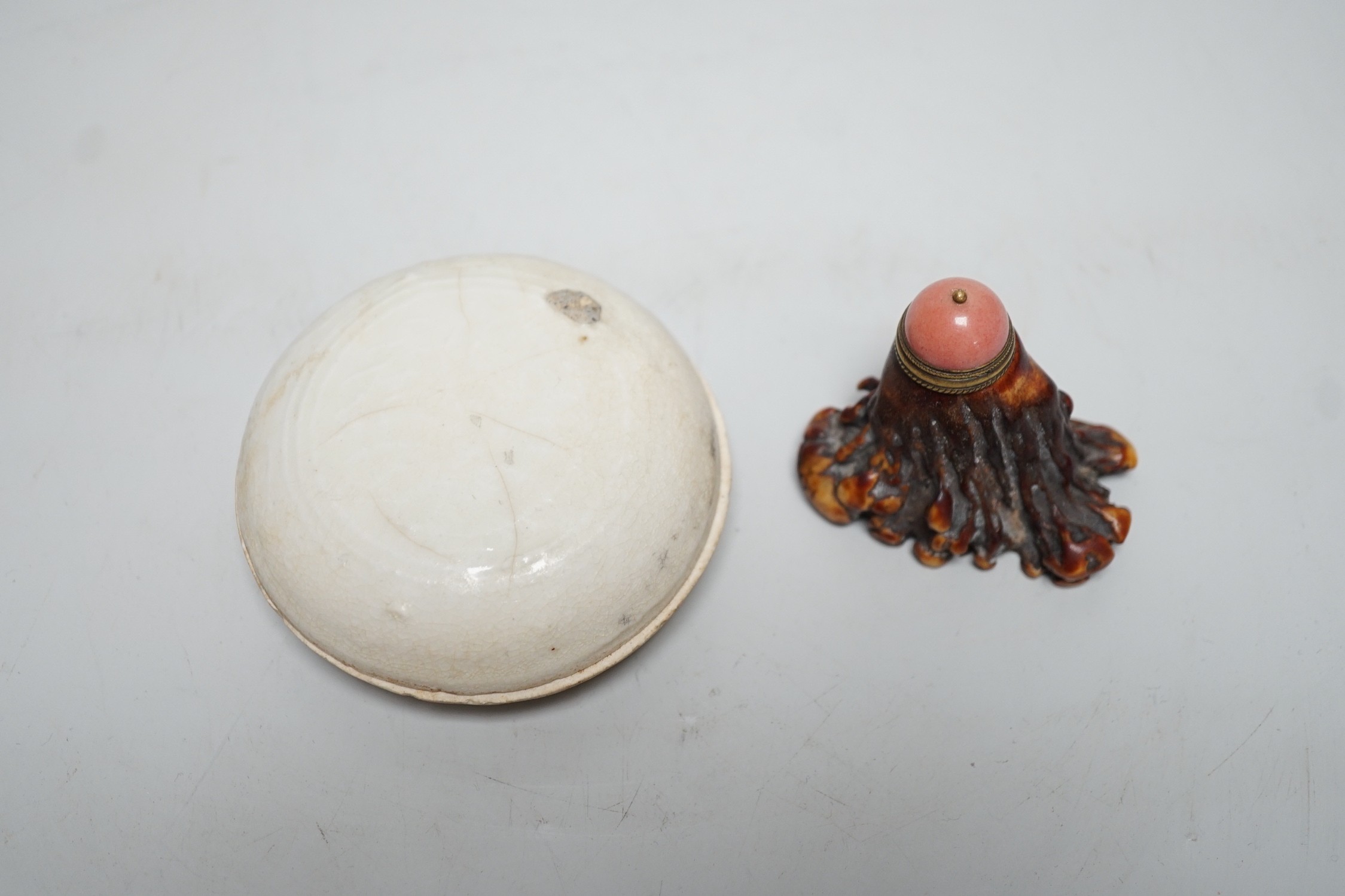 A Chinese box and cover, Fujian kilns, Yuan dynasty, 8cm together with a stag antler snuff bottle